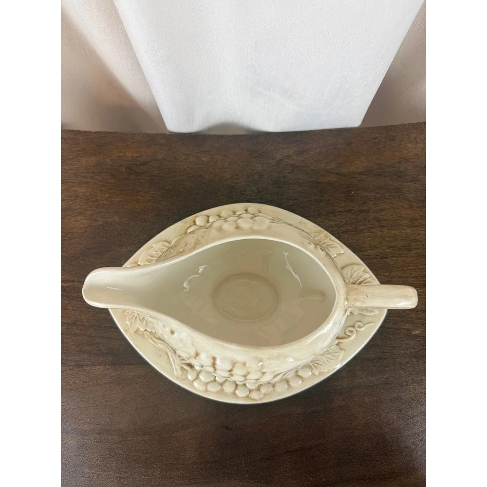 Vintage Harry and David Hda1 Grapes Portugal Gravy Boat and Tray‎ READ